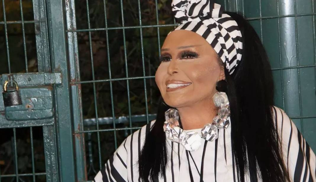 Türk Müziğinin divası Bülent Ersoy makyajsız yakalandı! Görenler tanıyamadı - Resim: 11